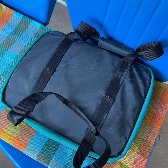 Pyrex Portables Hot/Cold Travel carrier - Picture 2 of 3